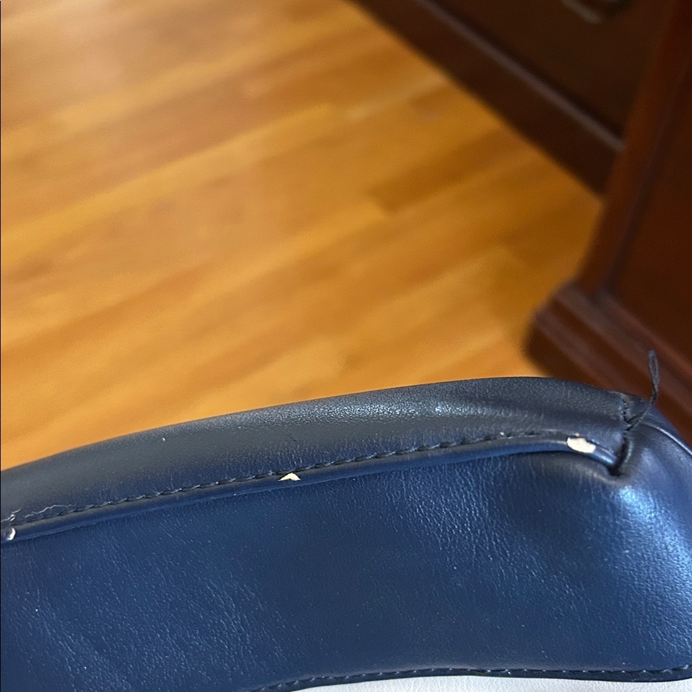 Stone Mountain Accessories Navy and Cream Crossbody Bag - Picture 5 of 7